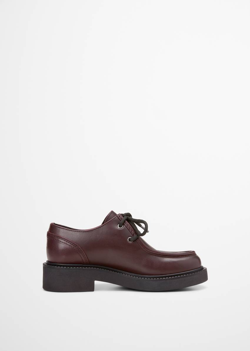 Derby lace-up made from fine calfskin