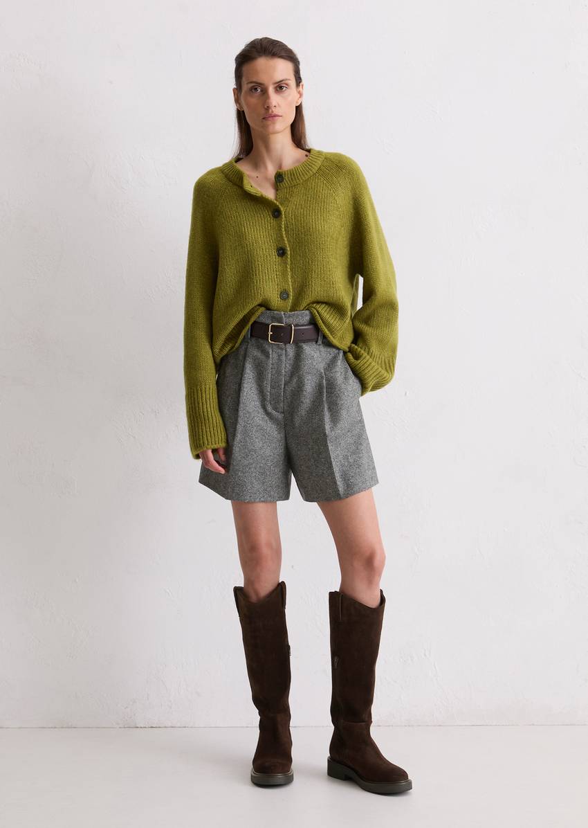 Cardigan loose made from a soft virgin wool blend