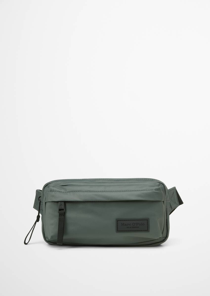 Fanny pack with outer compartment
