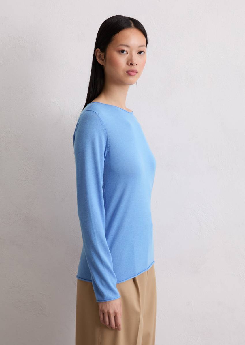 Knitted sweater slim made from soft merino wool