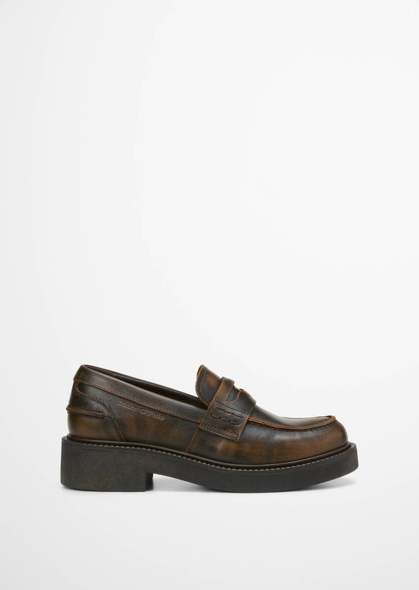 Penny loafer with logo coin