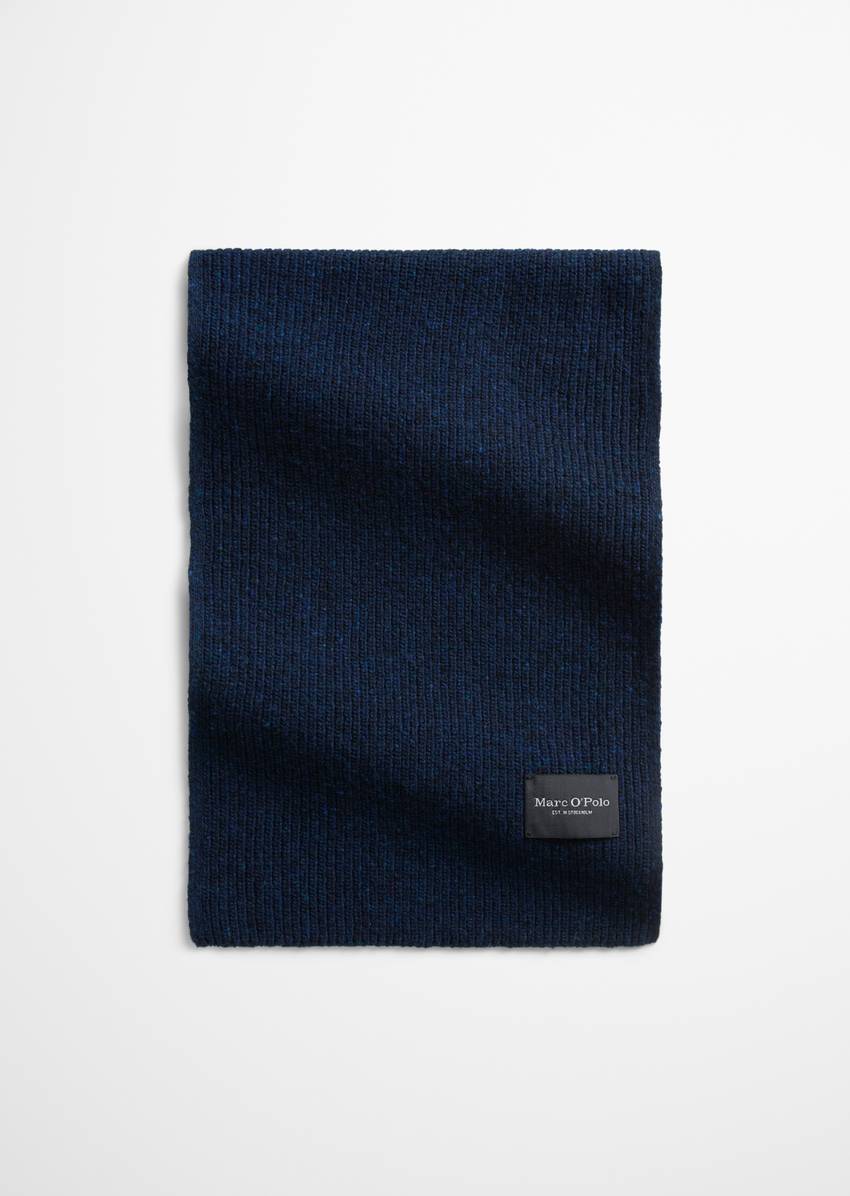 Knitted scarf made from a recycled sheep's wool mix