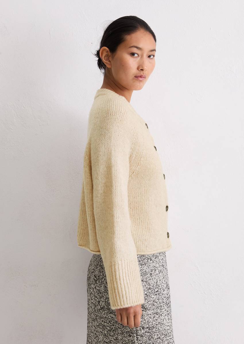Cardigan loose made from a soft virgin wool blend