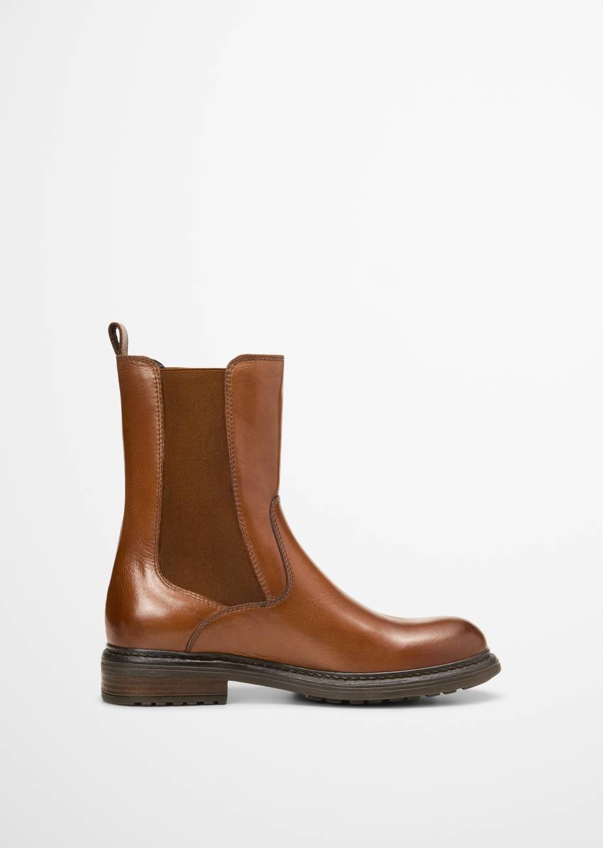 Chelsea boot made from fine cowhide