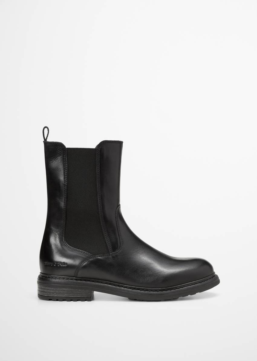 Chelsea boot made from fine cowhide