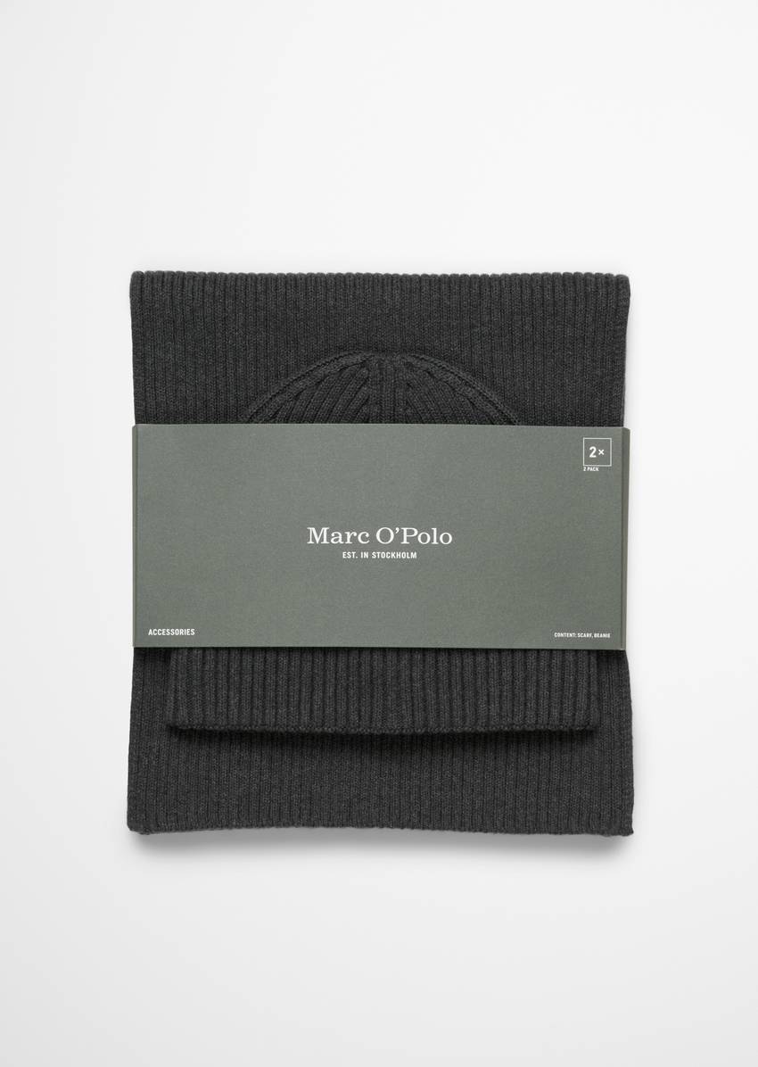 DfC cap & scarf set made from pure organic cotton