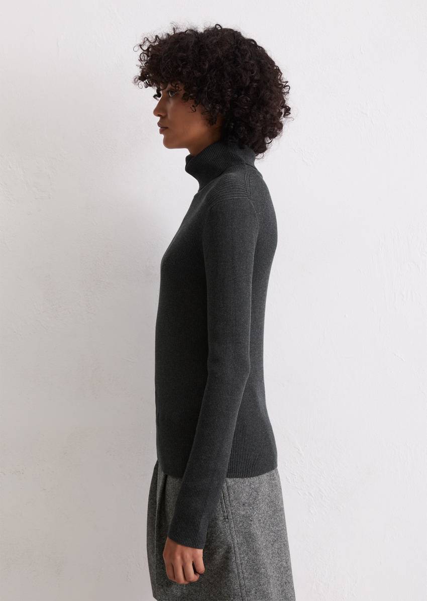 Turtleneck sweater slim made from organic cotton
