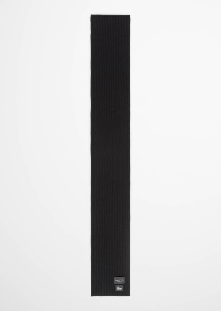 Knitted scarf made from the finest cashmere