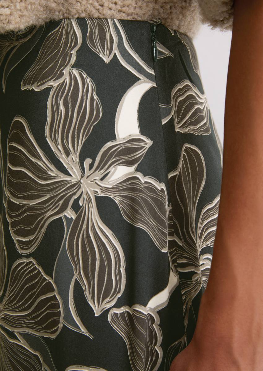 Flared maxi skirt shaped made from premium viscose stretch