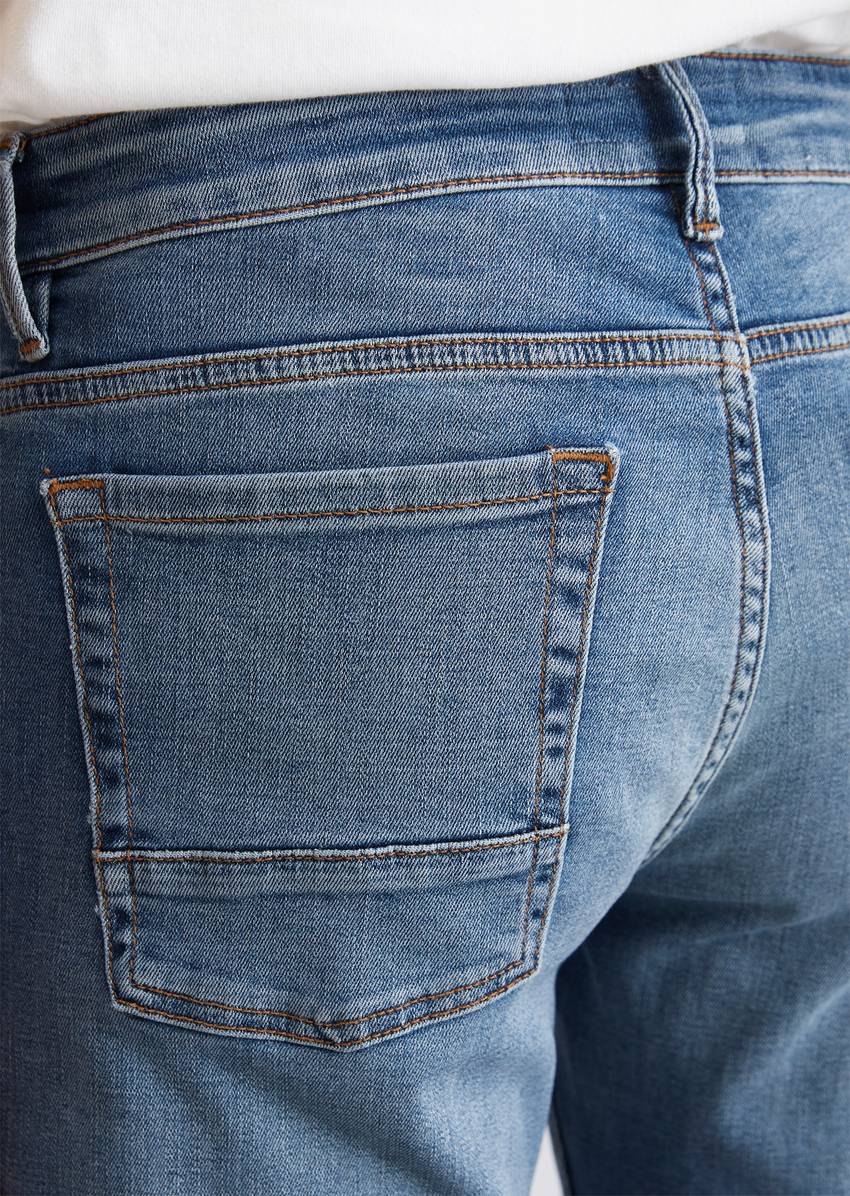 Jeans model Sjöbo shaped with a casual crosshatch denim texture