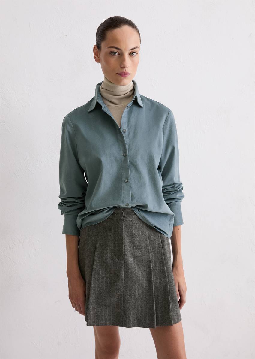 Fitted velvet blouse made from an organic cotton-viscose blend