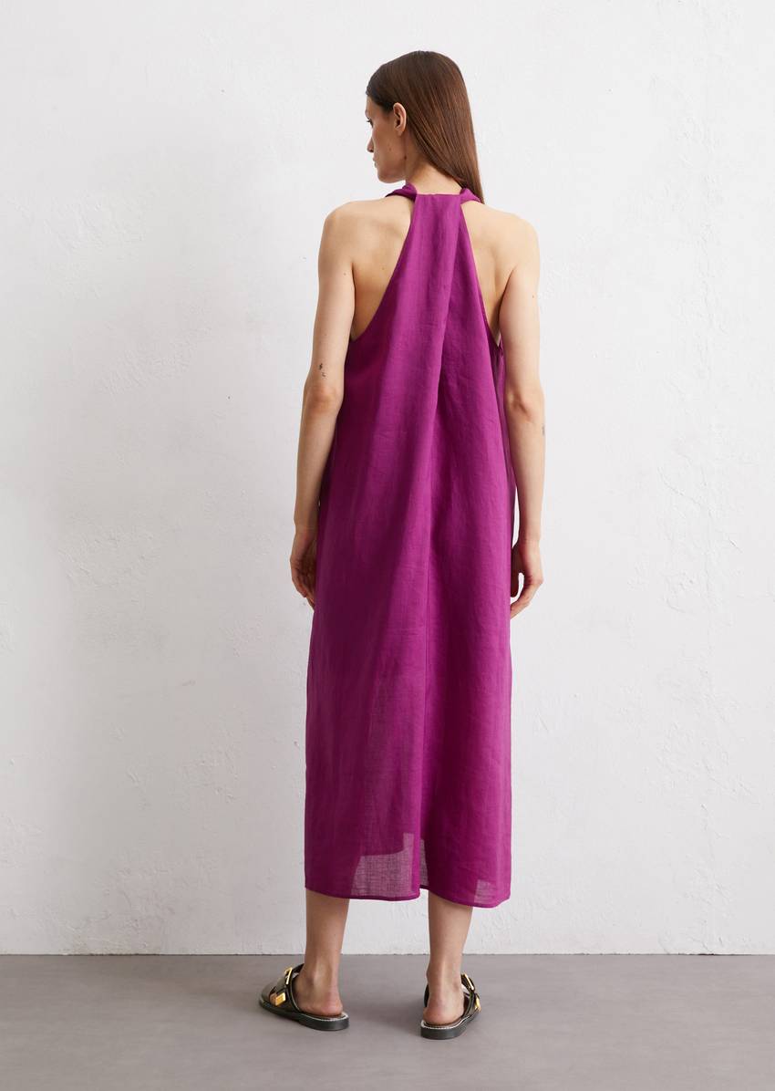 Sleeveless dress flared with draped back effect