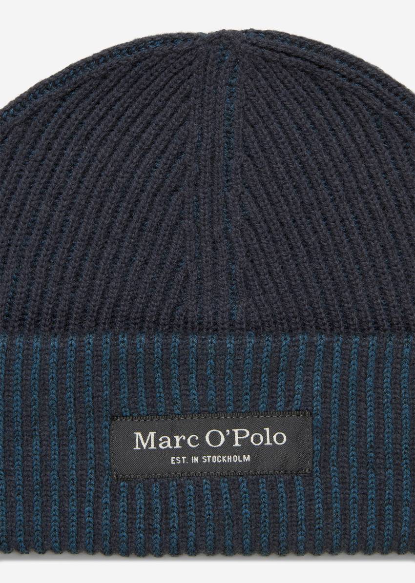 Cap made from an organic cotton-sheep's wool mix