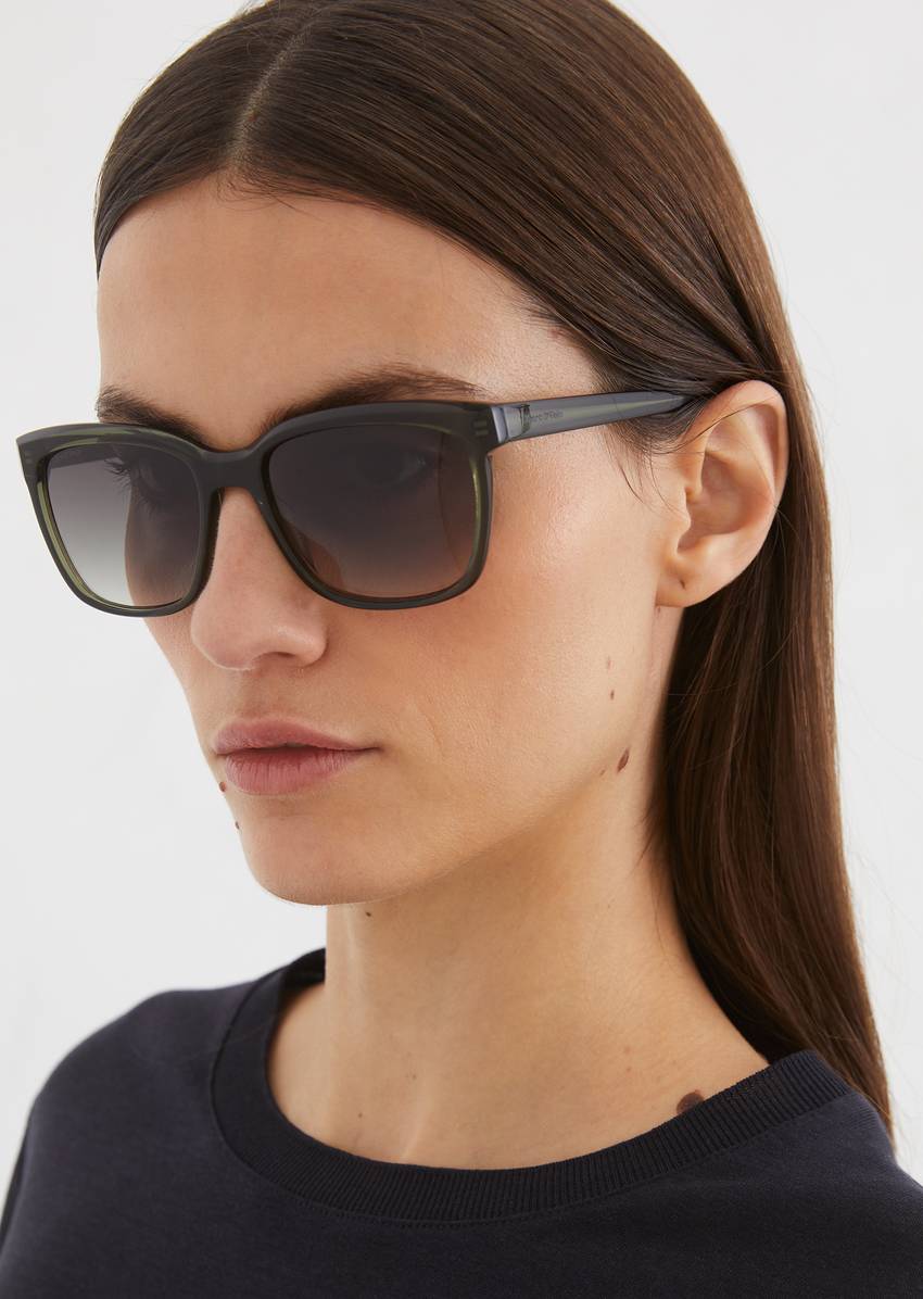 Women's sunglasses made from organic acetate