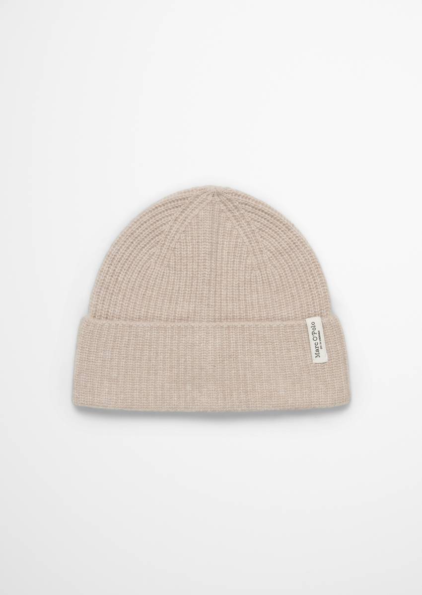 Knitted cap made from a merino wool mix