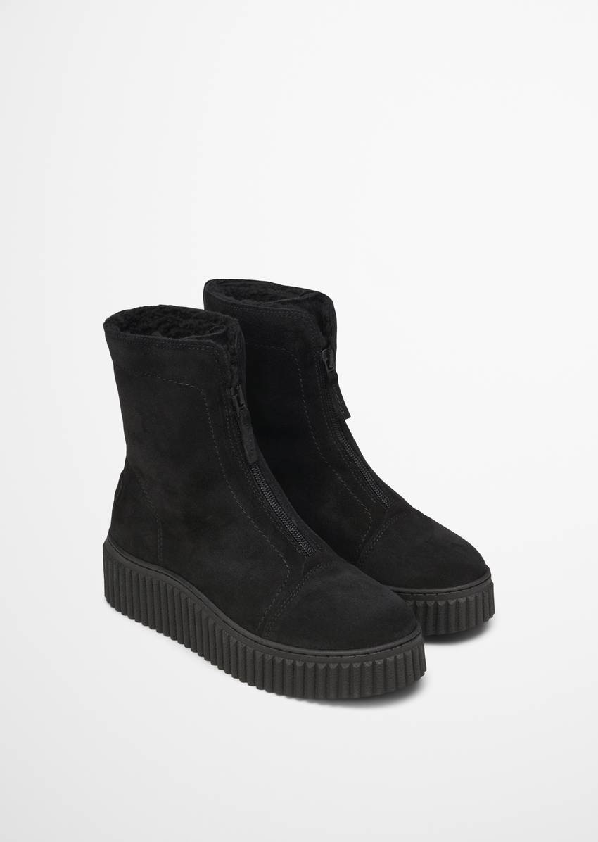 Winter boots model Bianca with zipper at the front