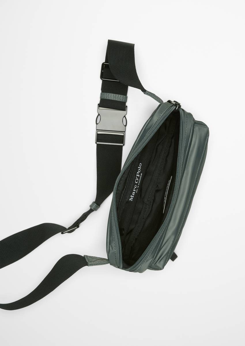 Fanny pack with outer compartment