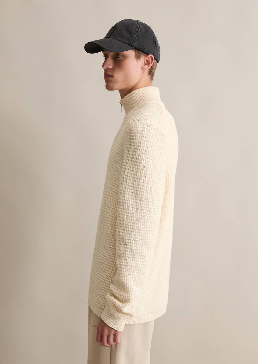 Relaxed knit troyer with a striking structure
