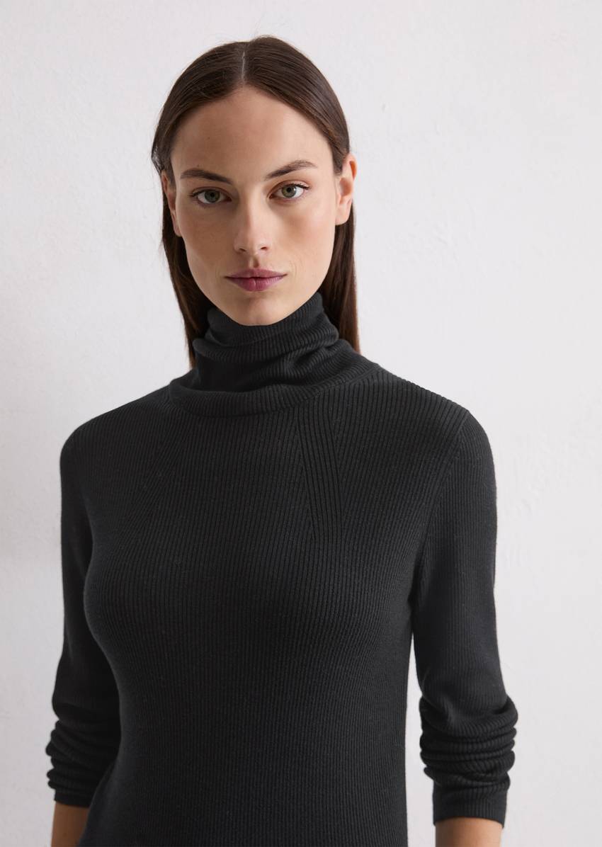 Turtleneck sweater slim made from organic cotton