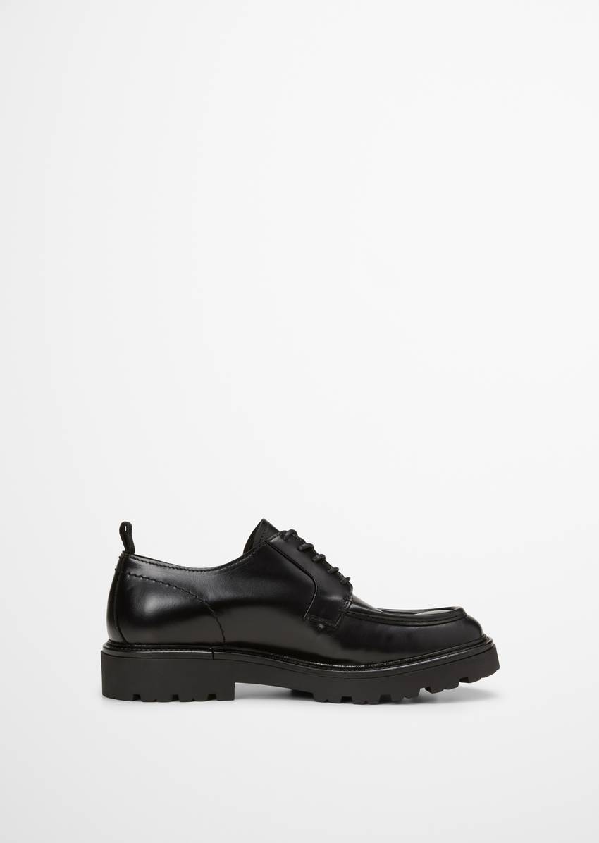 Lace-up model Phil made from fine calfskin