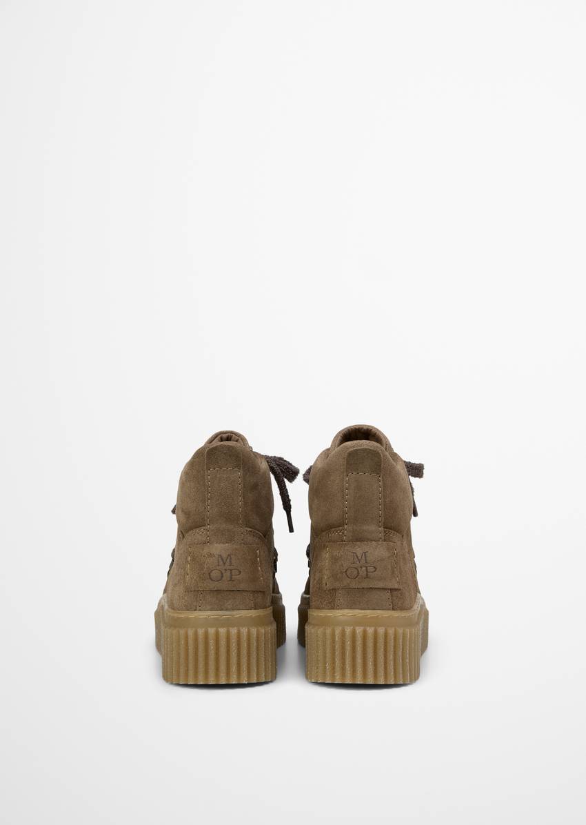 Lace-up boots model Bianca with striking grooved platform sole