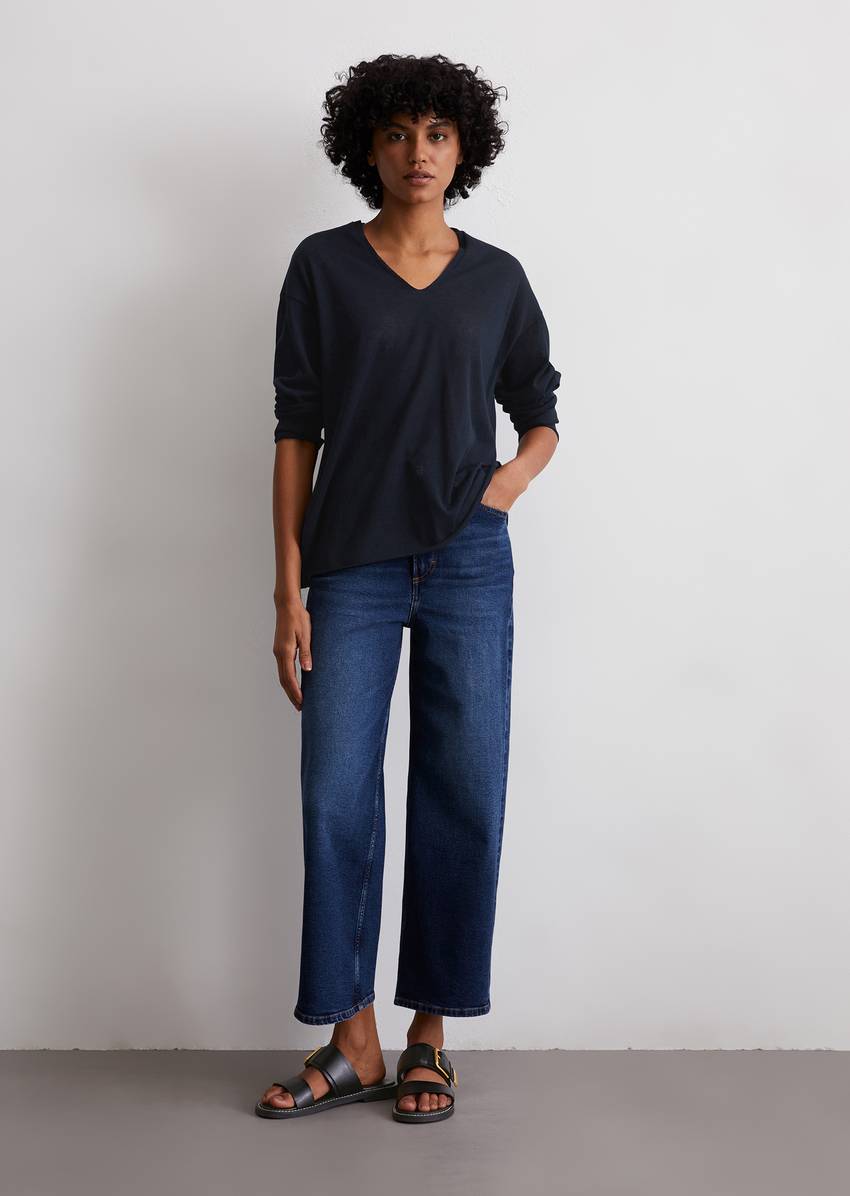 Fine knit sweater loose made from an organic cotton mix