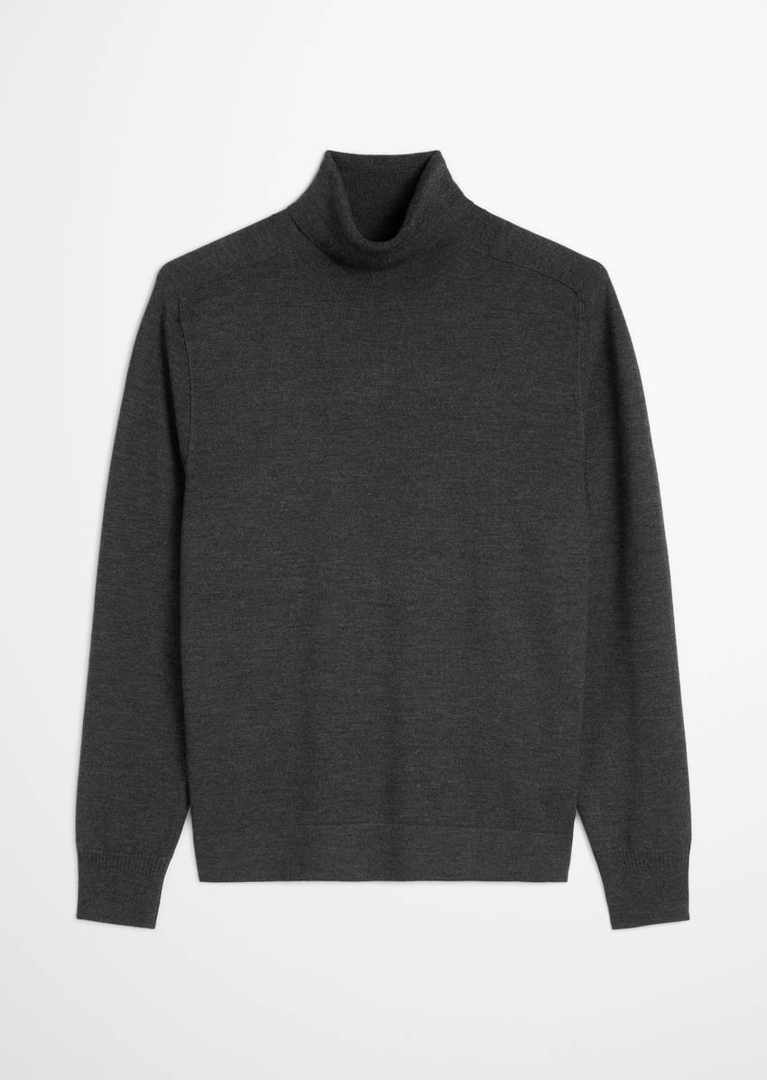 Regular turtleneck sweater made from soft merino wool