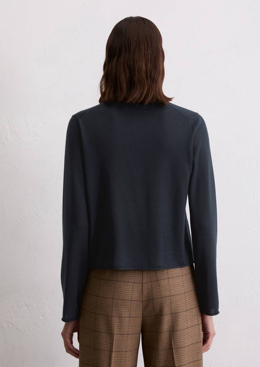 Cardigan slim made from fine merino wool