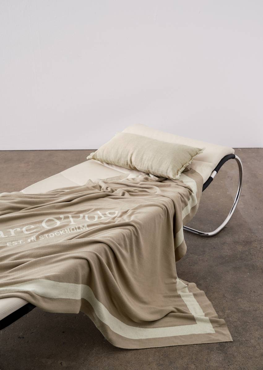 Jacquard statement plaid made from double-knitted organic cotton