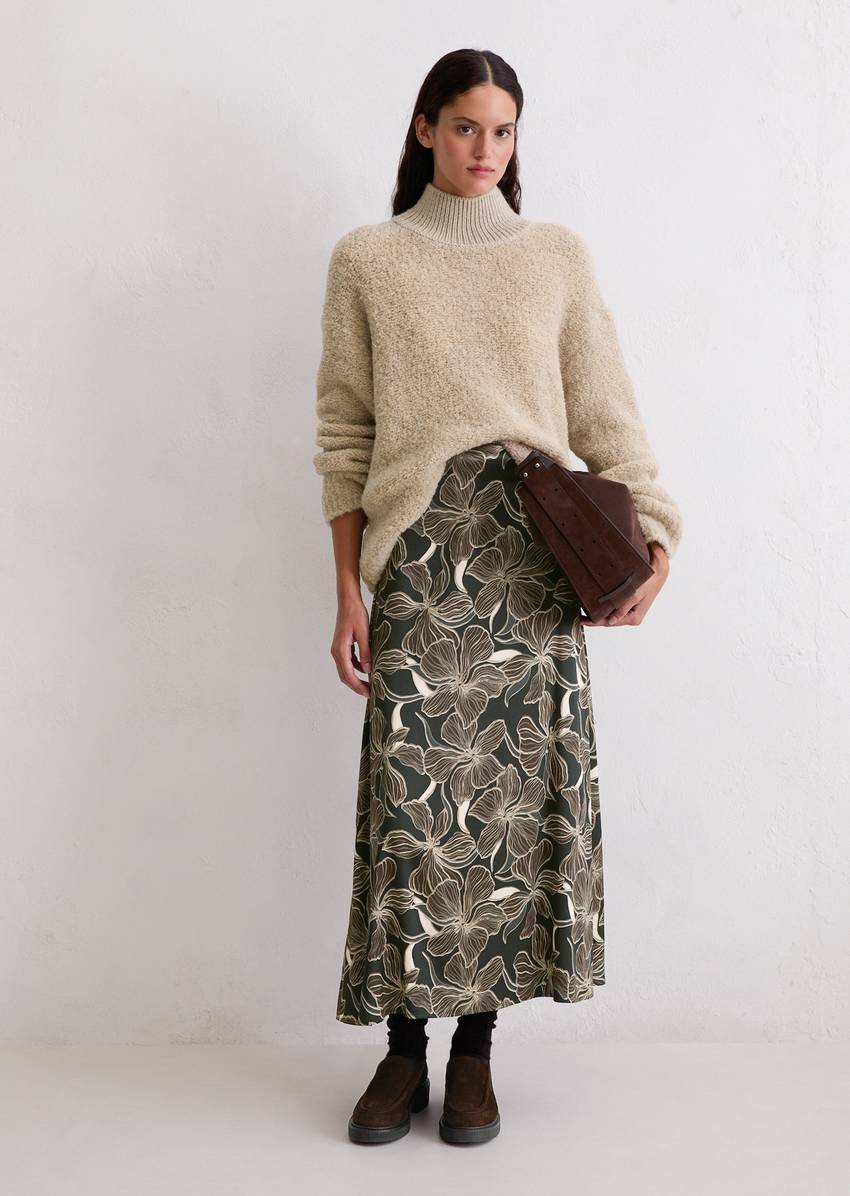 Flared maxi skirt shaped made from premium viscose stretch