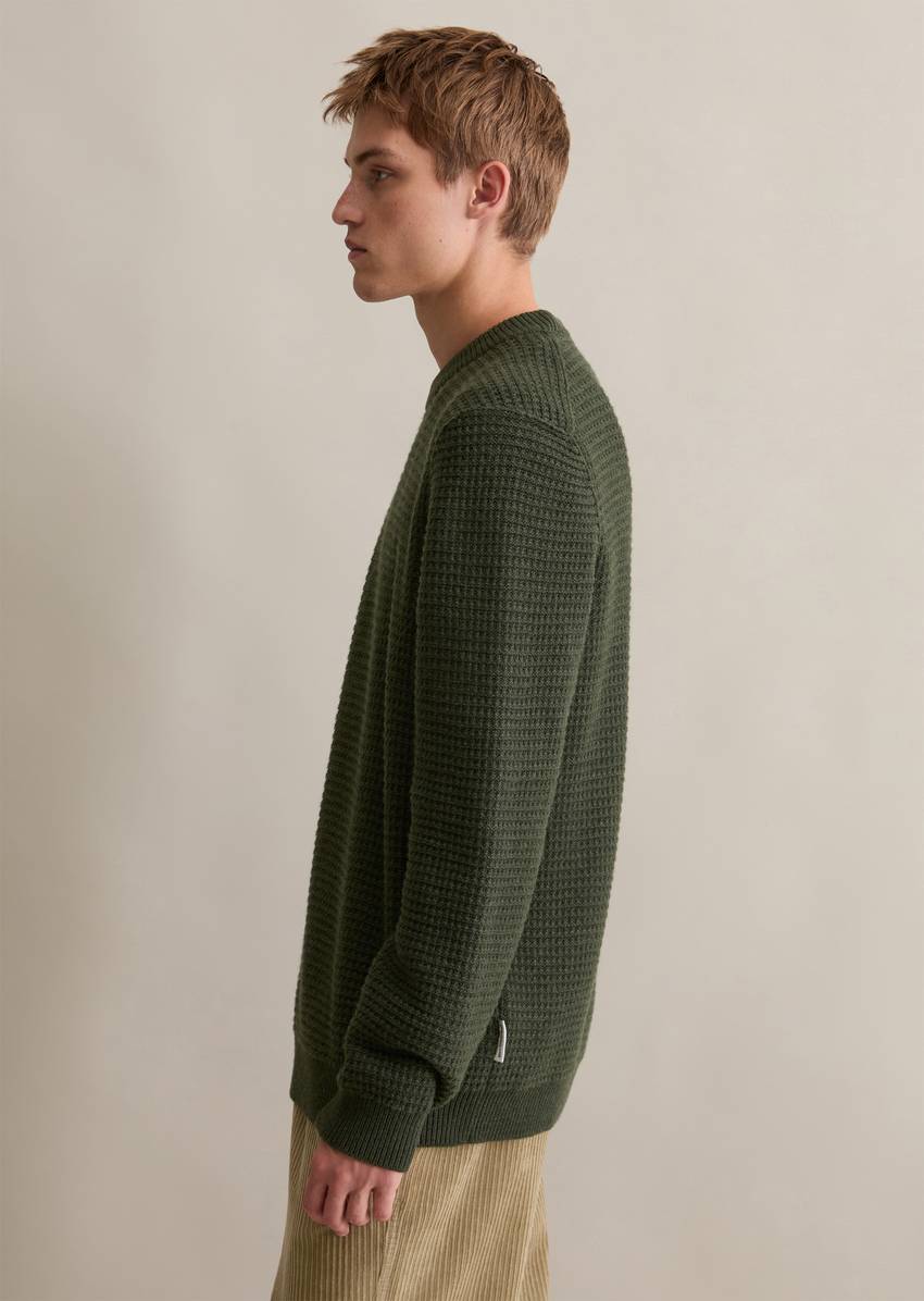 Wool sweater relaxed with a striking structure