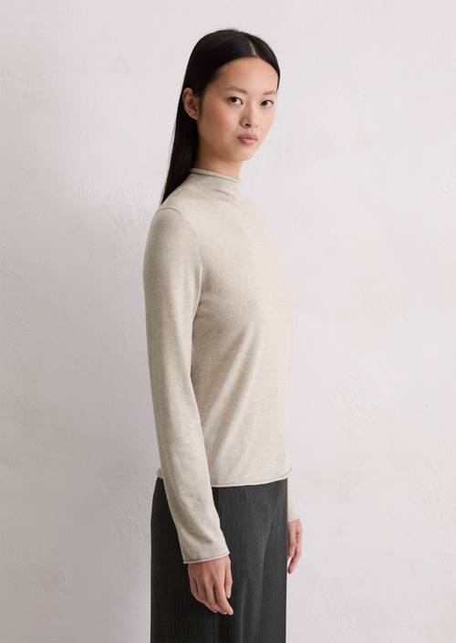 Turtleneck sweater slim made from a fine virgin wool/viscose blend