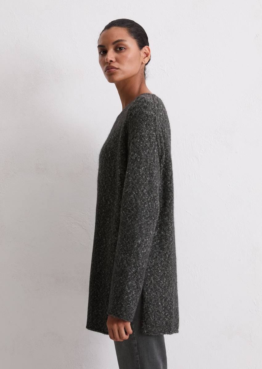 Sweater loose made from an organic cotton/alpaca/virgin wool mix