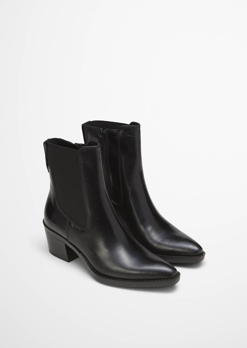 Western-style boot with inside zipper