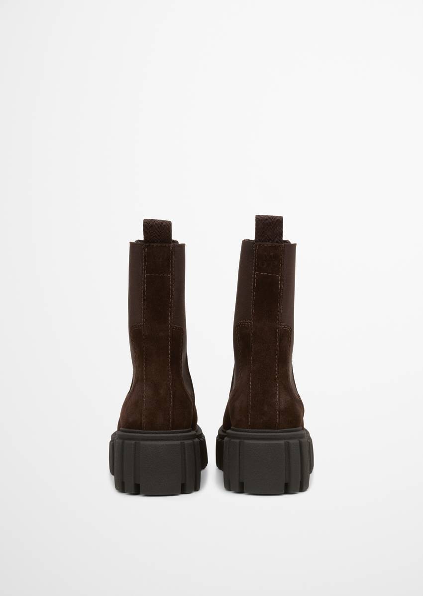 Chelsea boot model Christel with light platform sole