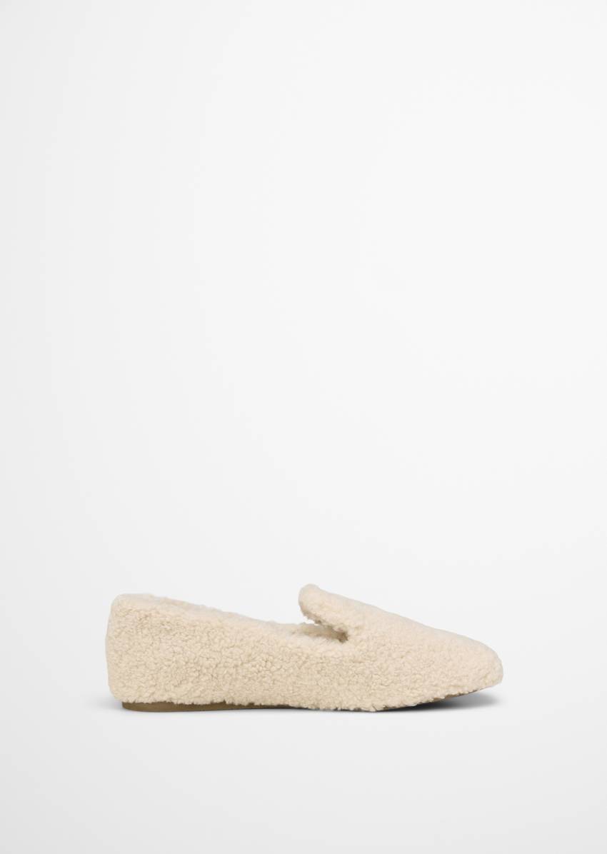 Slippers made from cotton teddy fur