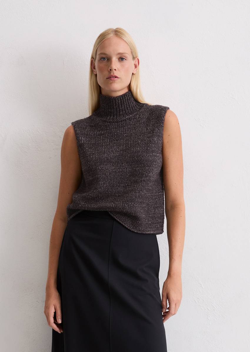 Sleeveless sweater loose made from pure merino wool