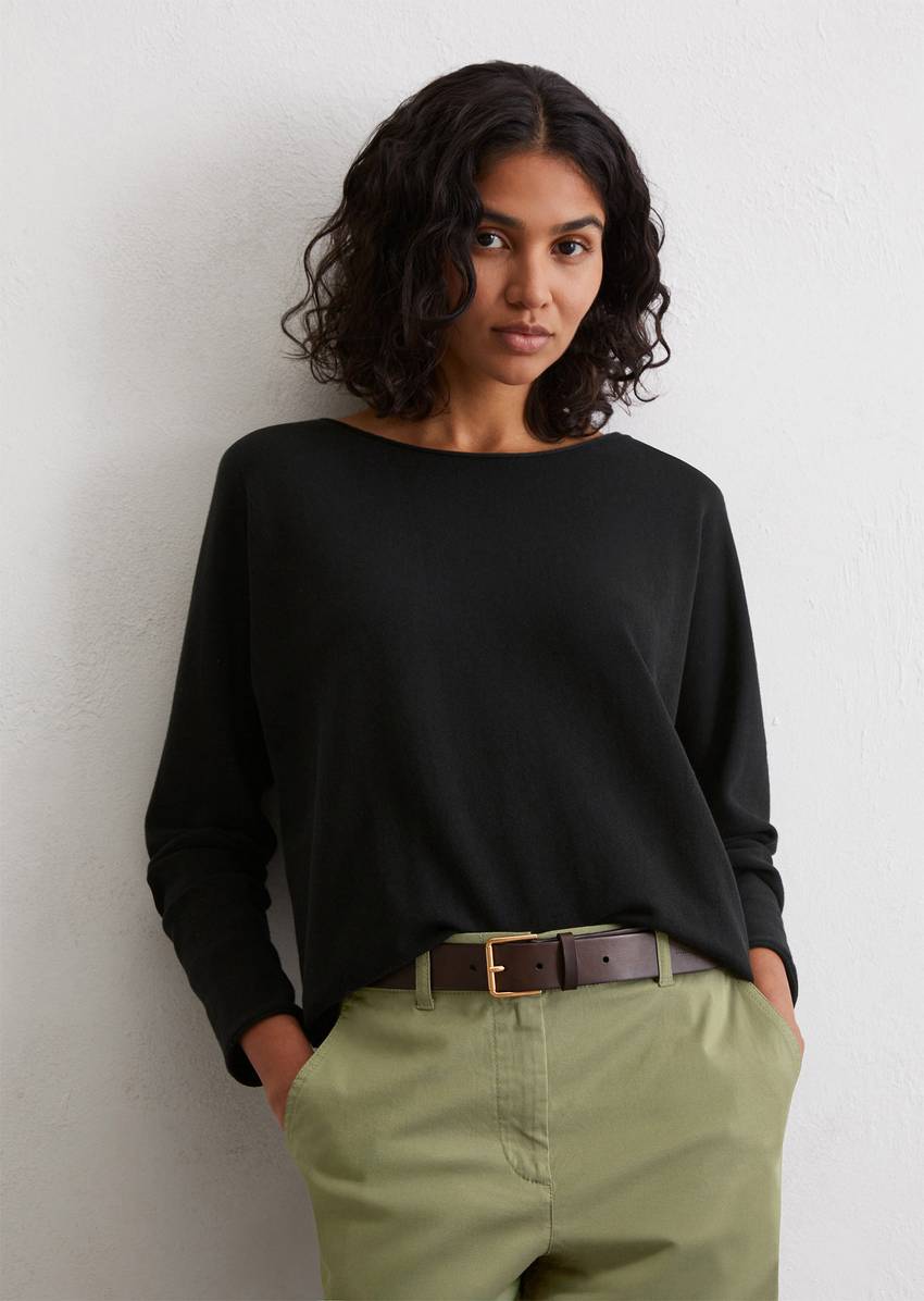 Oversized sweater made from pure cotton yarn