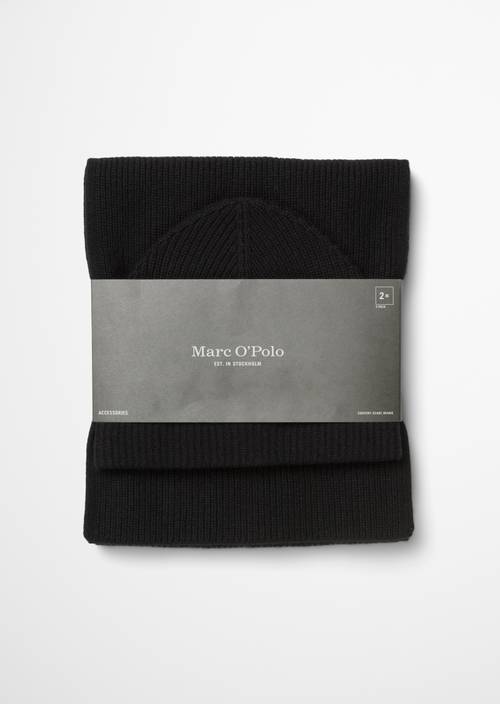 Hat & scarf set made from a soft virgin wool blend