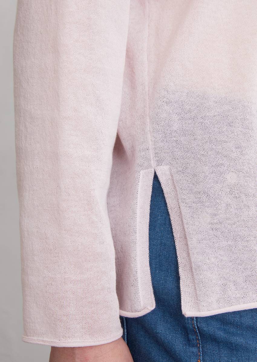 Fine knit sweater loose made from an organic cotton mix