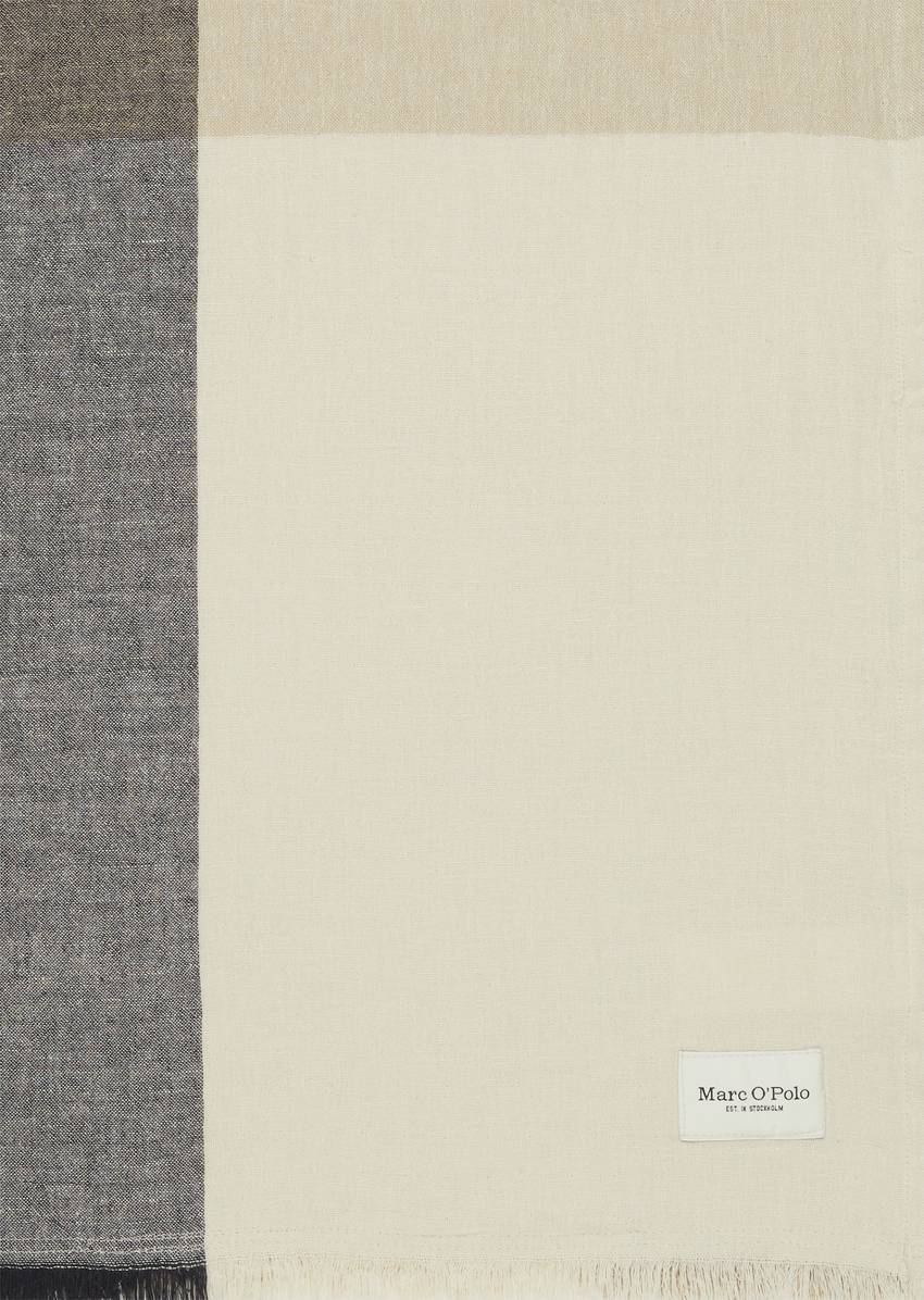 Plaid model Erlend made from an organic cotton/linen blend