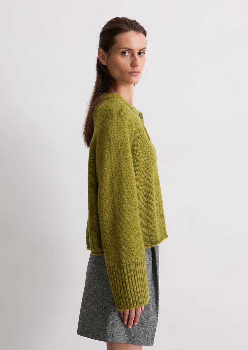 Cardigan loose made from a soft virgin wool blend