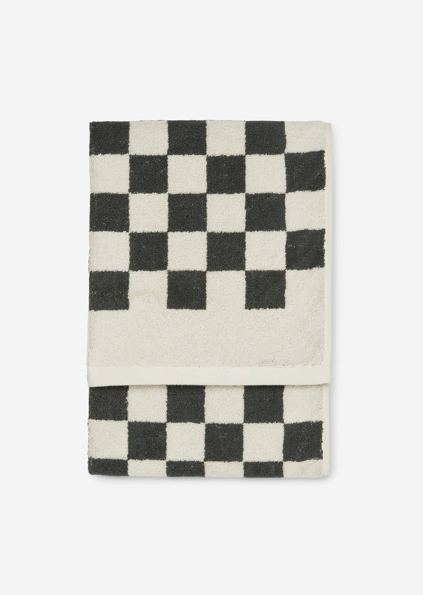 Guest towel Model Checker with jacquard check pattern