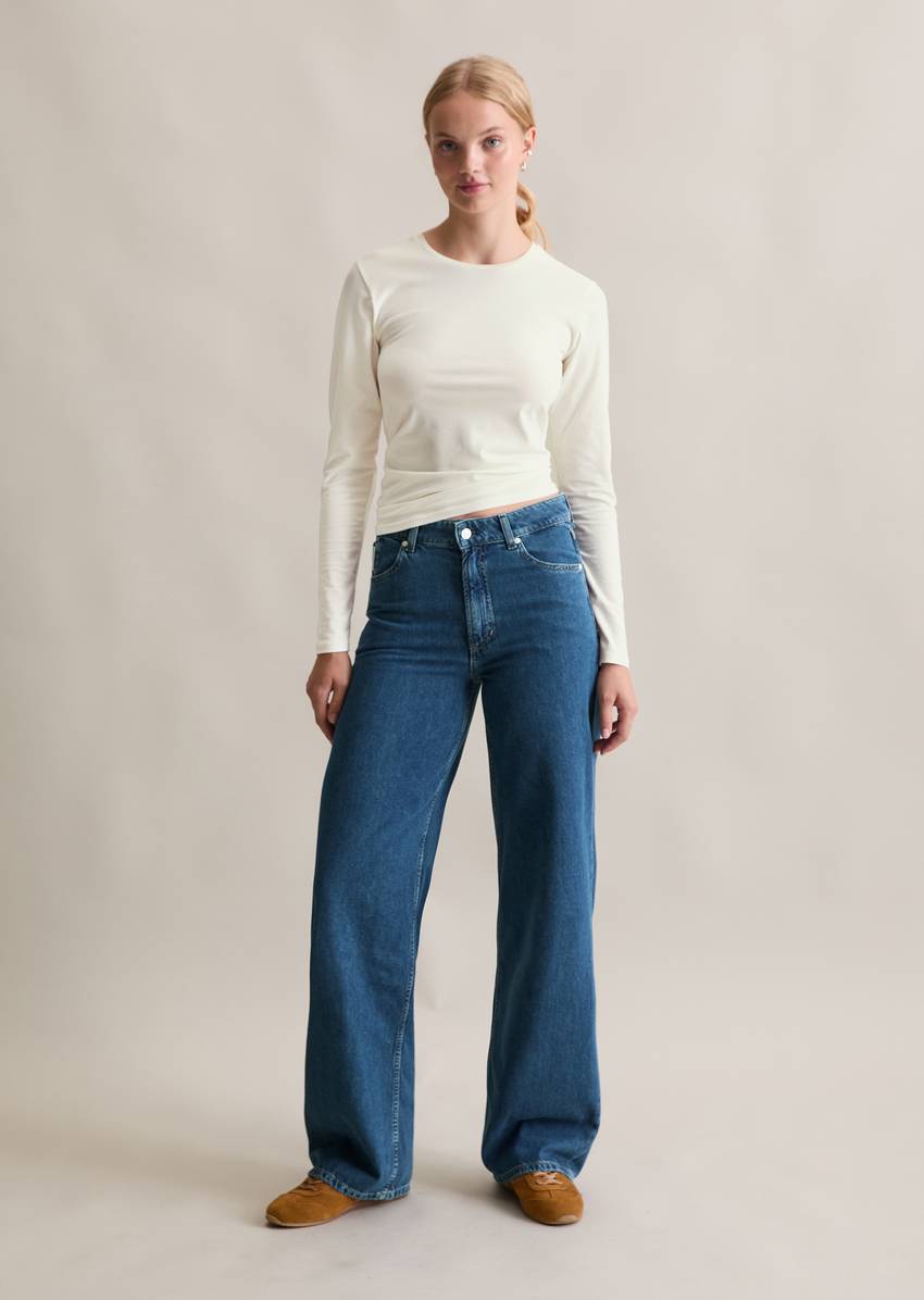 Jeans model Tomma wide made from rigid denim