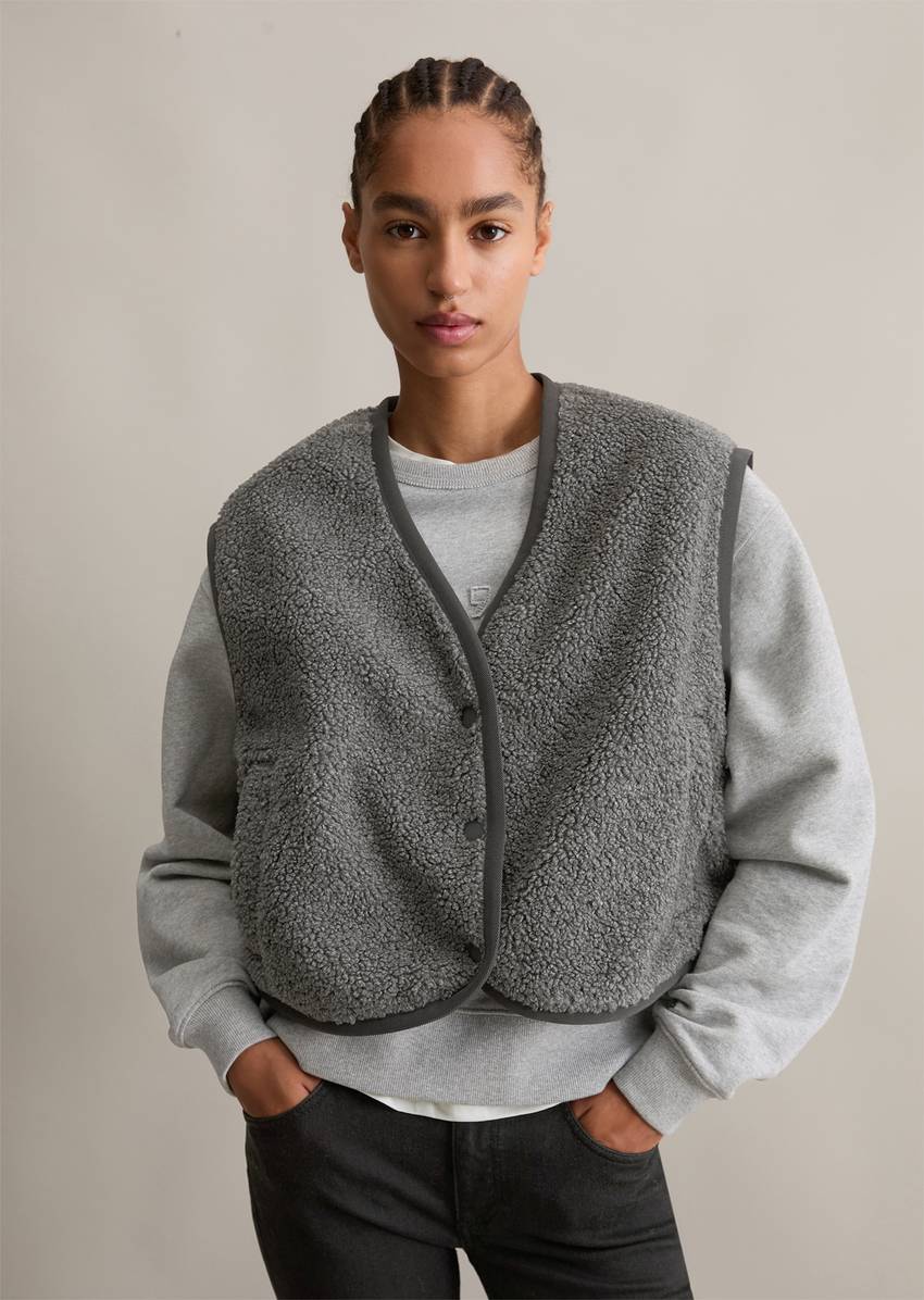Relaxed teddy vest made from recycled polyester