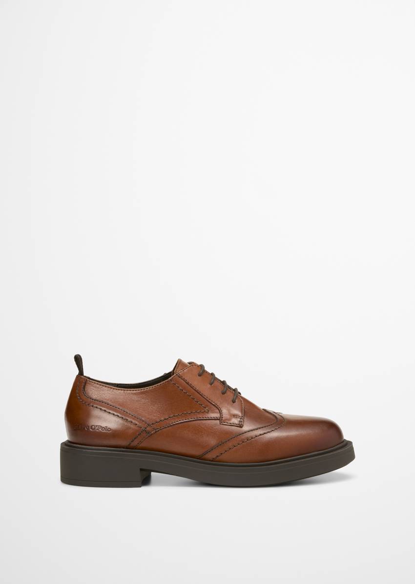 Derby lace-up made from fine cowhide
