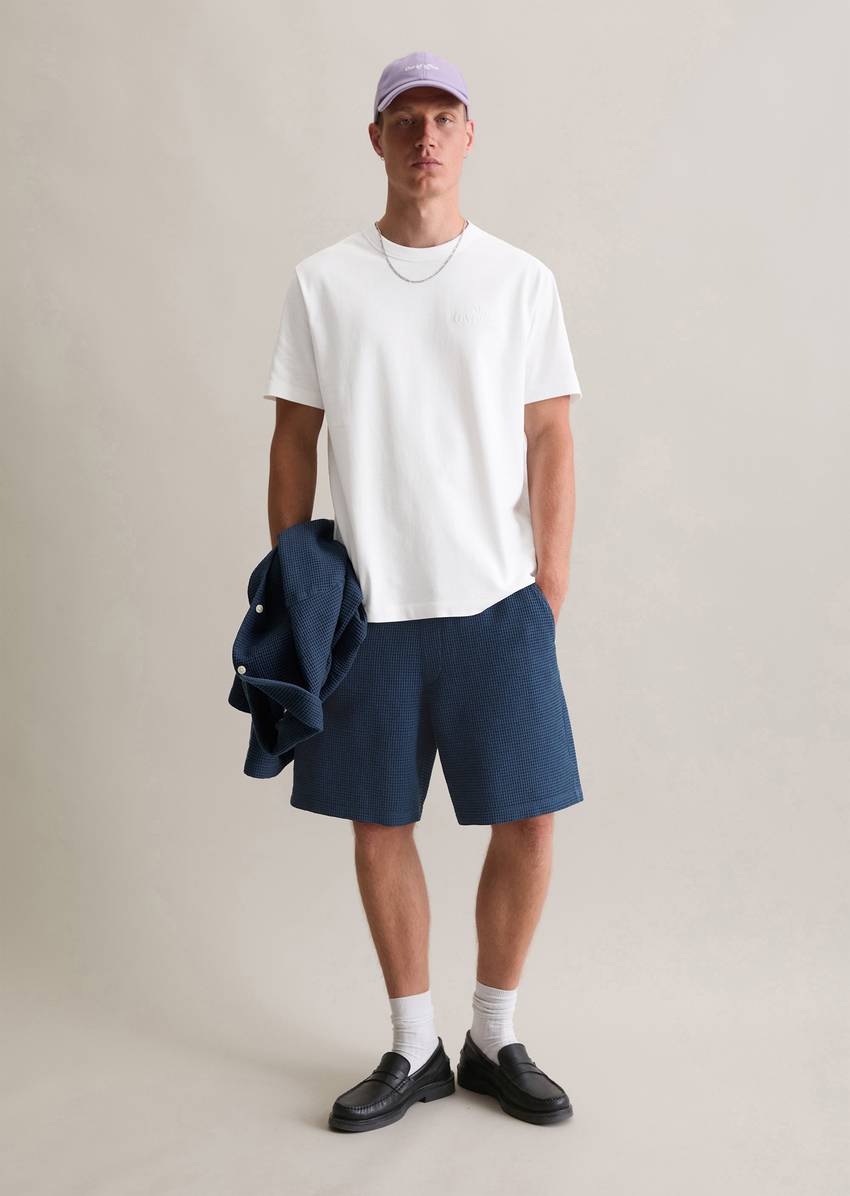 Shorts regular with distinctive waffle structure