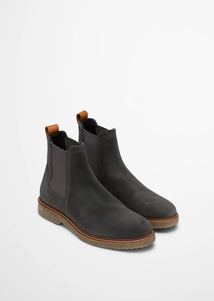 Chelsea boot model Linus made from soft suede cowhide