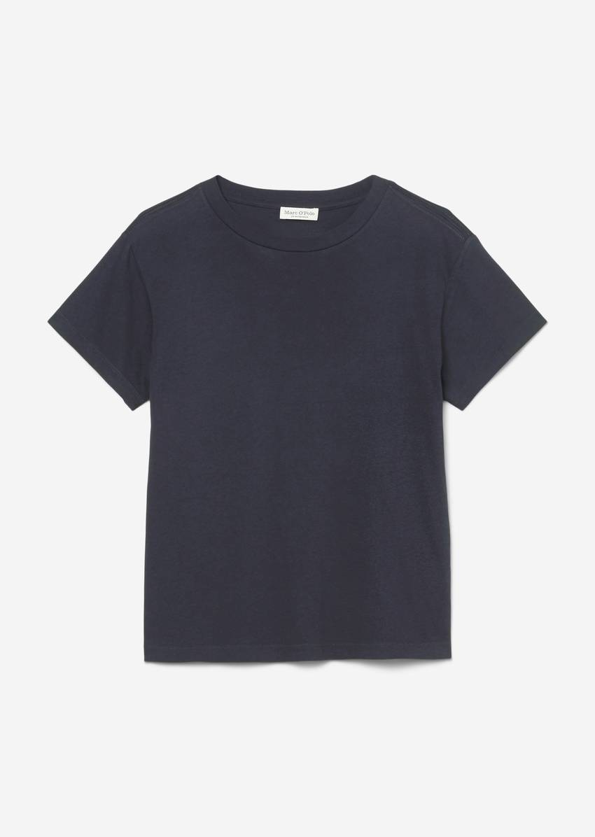 Loose basic T-shirt made of organic cotton