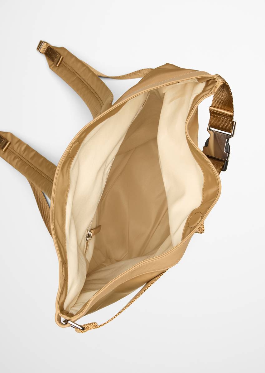 Backpack medium made from recycled material